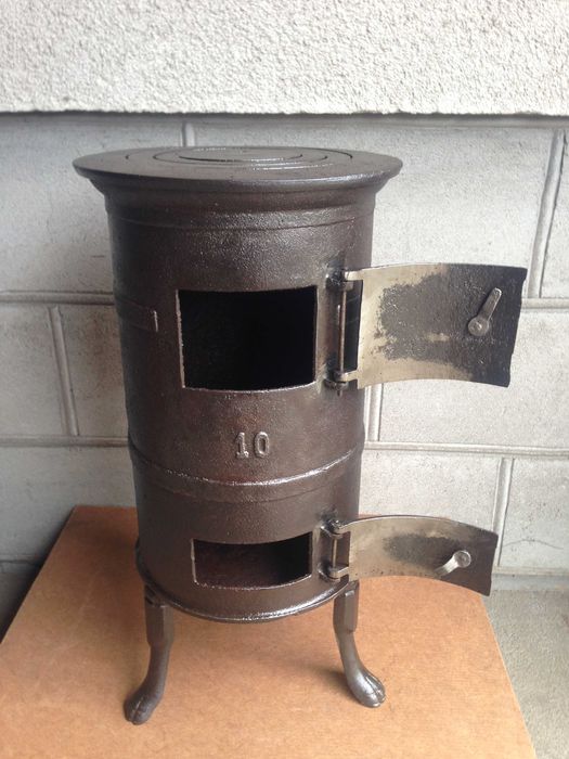 Piecyk żeliwny z lat PRL-u. Koza, cyganek.