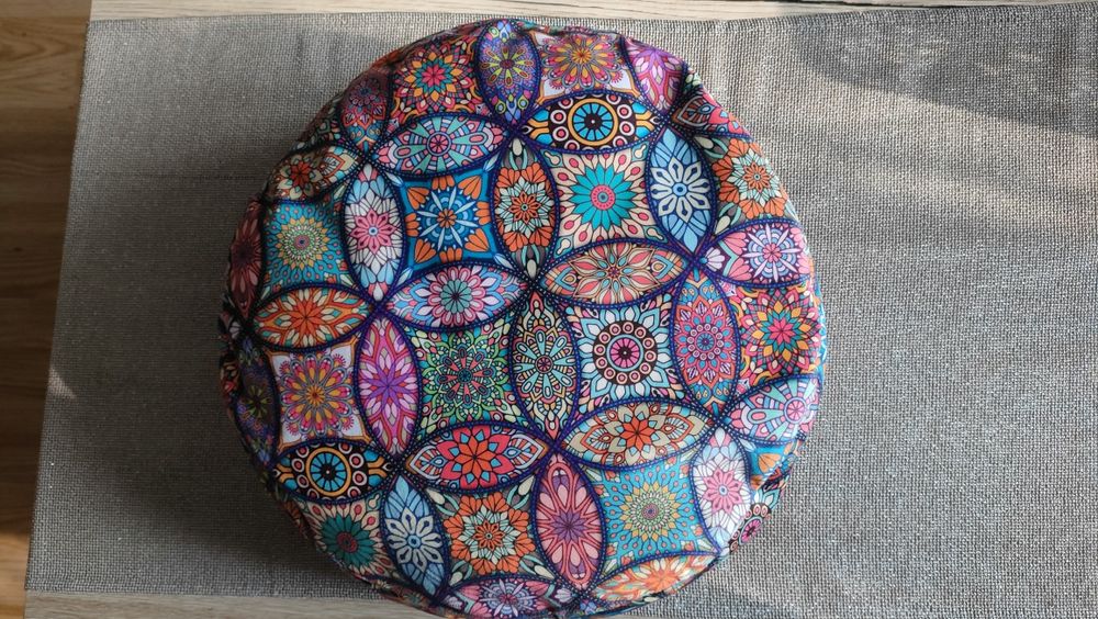 Poduszka medytacyjna, pufa do siedzenia