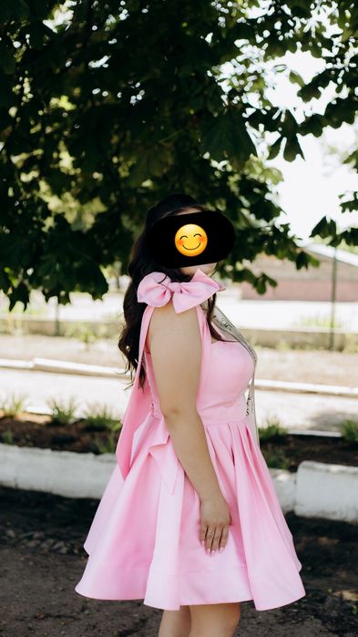 Продам вечірню сукню одягнена два рази стан нової