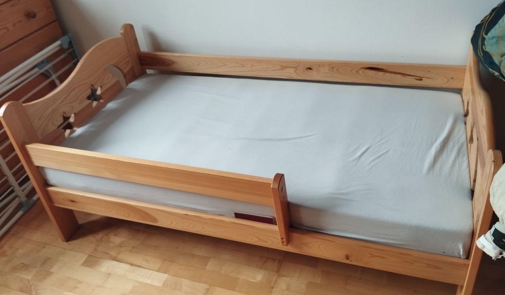 Drewniane łóżeczko dziecięce