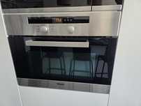 Forno compacto da Miele preto e inox