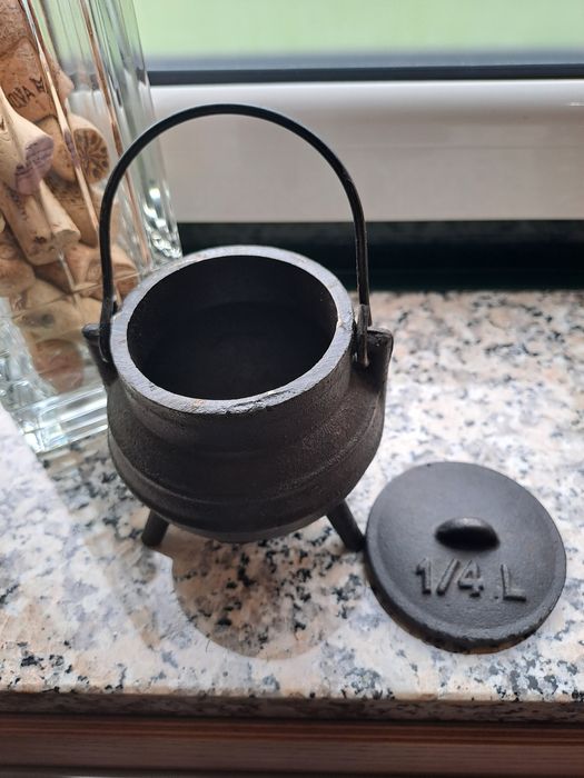 Panela de ferro fundido antiga 1/4 Litro - NOVA!