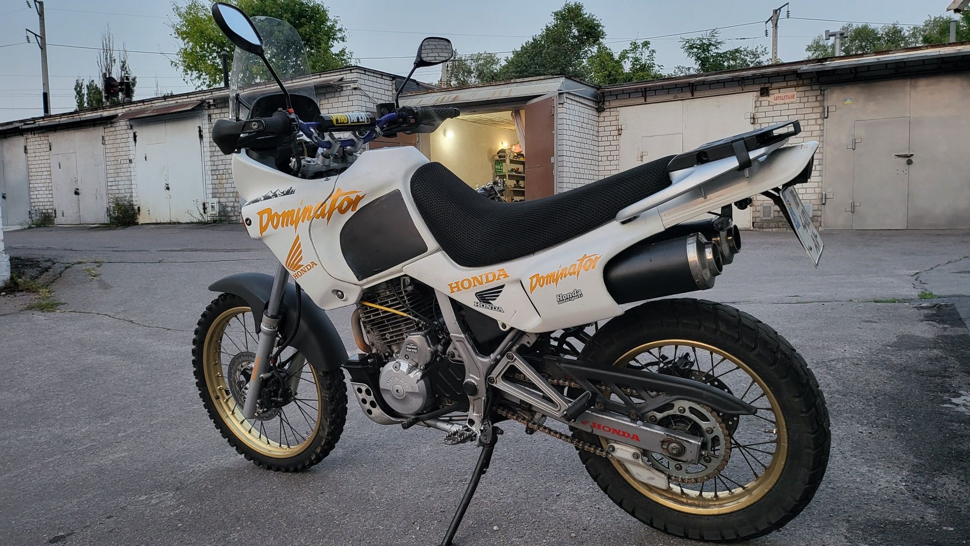 Honda NX650 Dominator