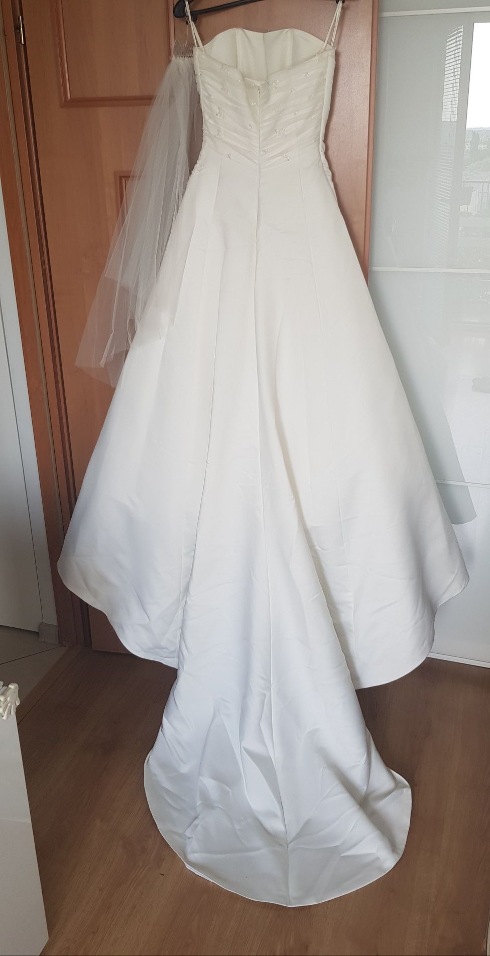 Sukienka ślubna w kształcie litery A