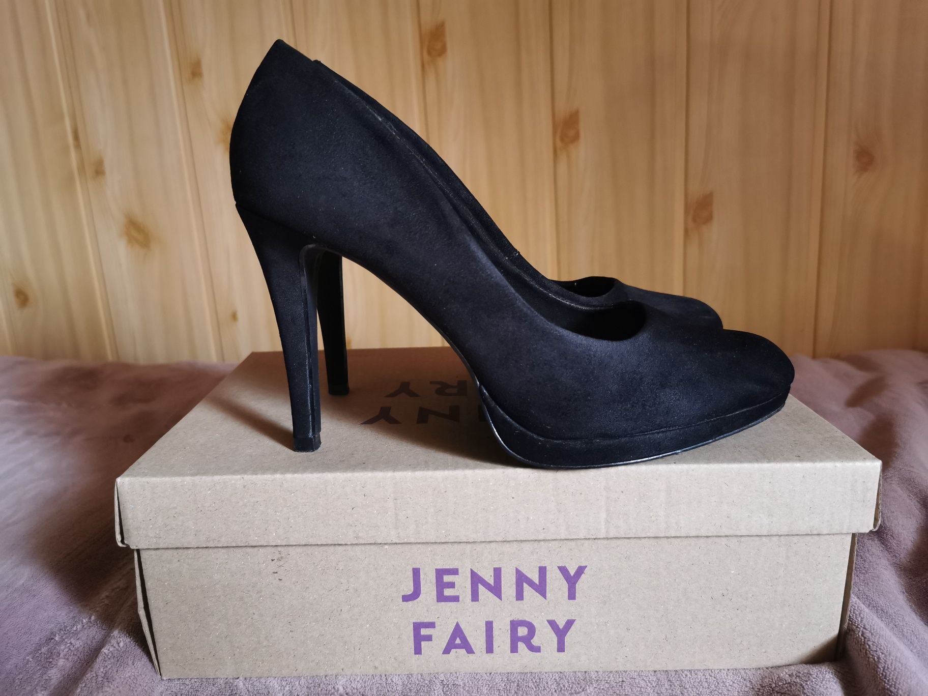 Czarne szpilki czółenka zamszowe ccc Jenny Fairy