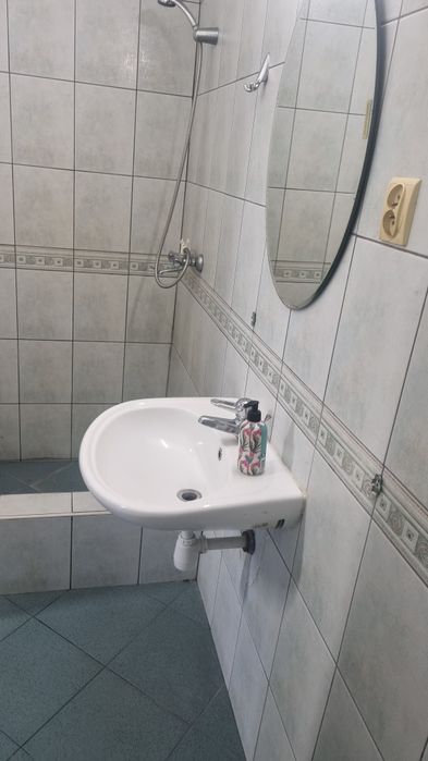 Pokoje z łazienkami i odrębnymi wejsciami z dworu