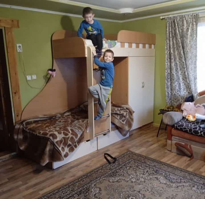 Дитяче двоповерхове ліжко