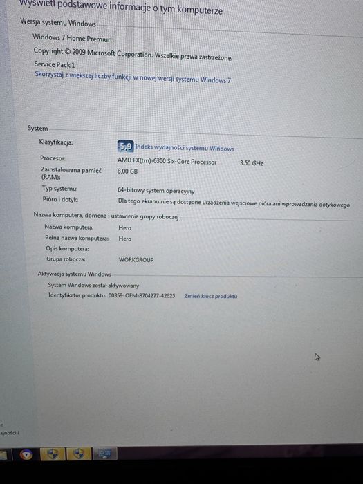 Komputer stacjonarny i monitor
