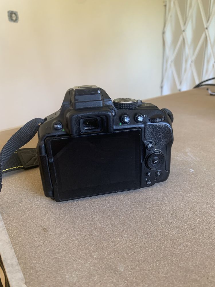 Nikon D5300 em bom estado (negociavel)