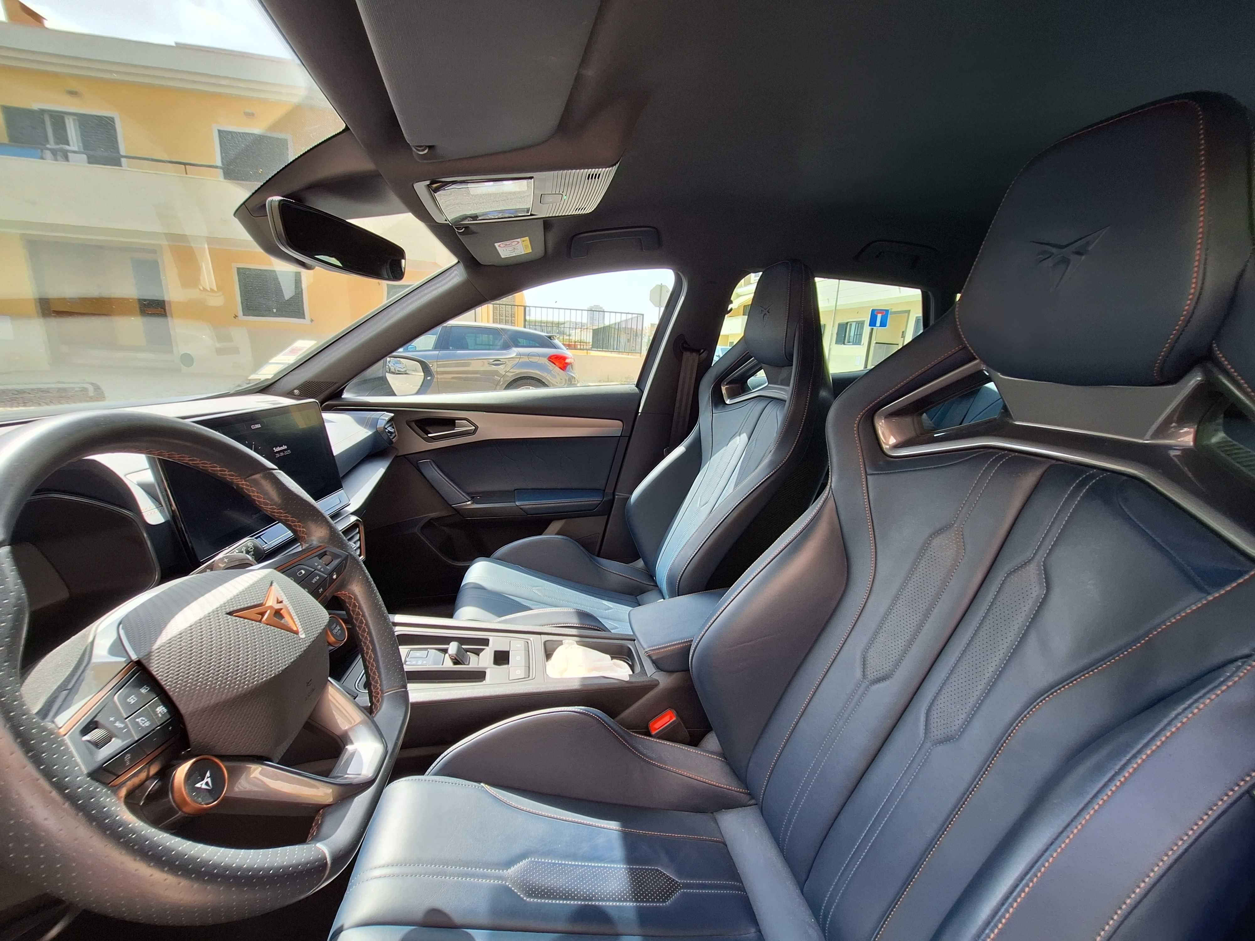 Carro Cupra Formentor VZ5 SUV desportivo