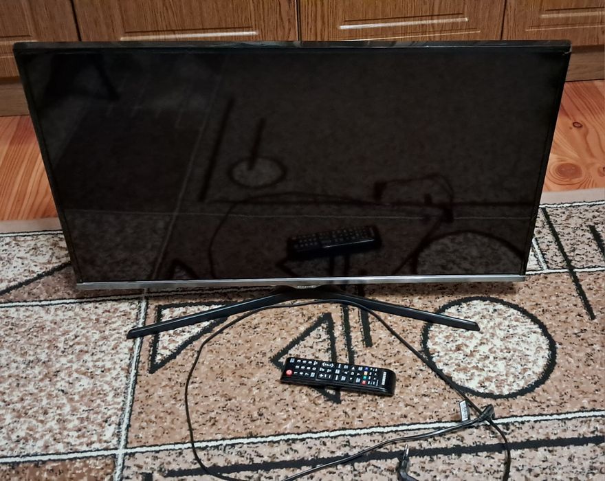 Телевізор робочий Samsung 32 UE32J5100AW на запчастини