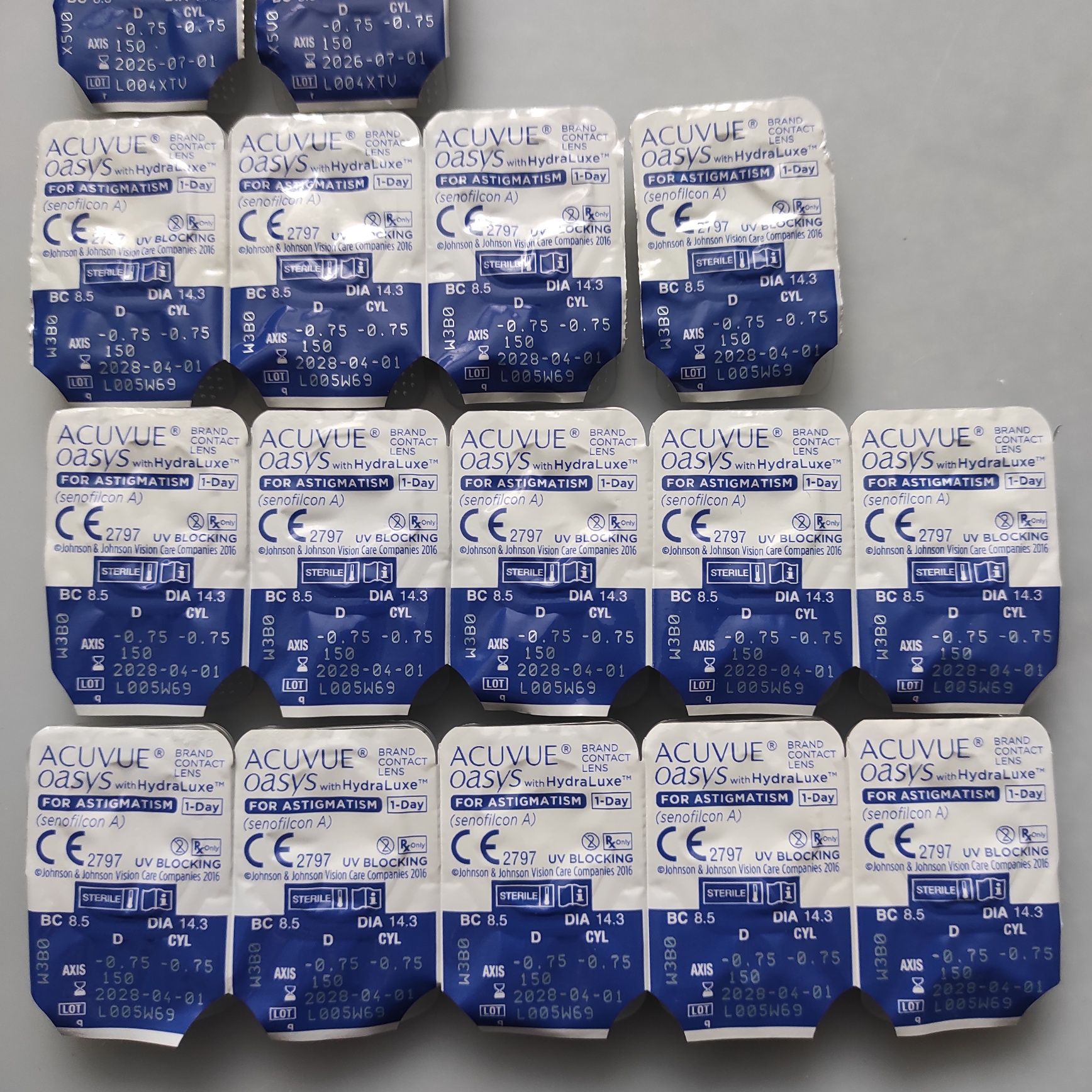 Acuvue Oasys HydraLuxe Astygmatyzm, -0.75/-0.75/150 soczewki 1-dniowe