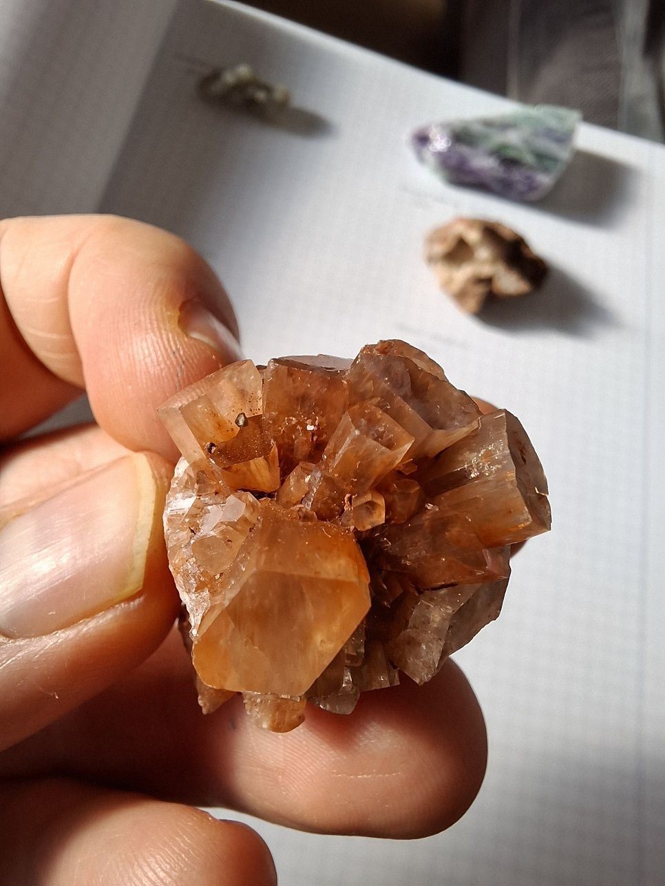Minerały chalcedon winogron, aragonit, fluoryt, kalcyt