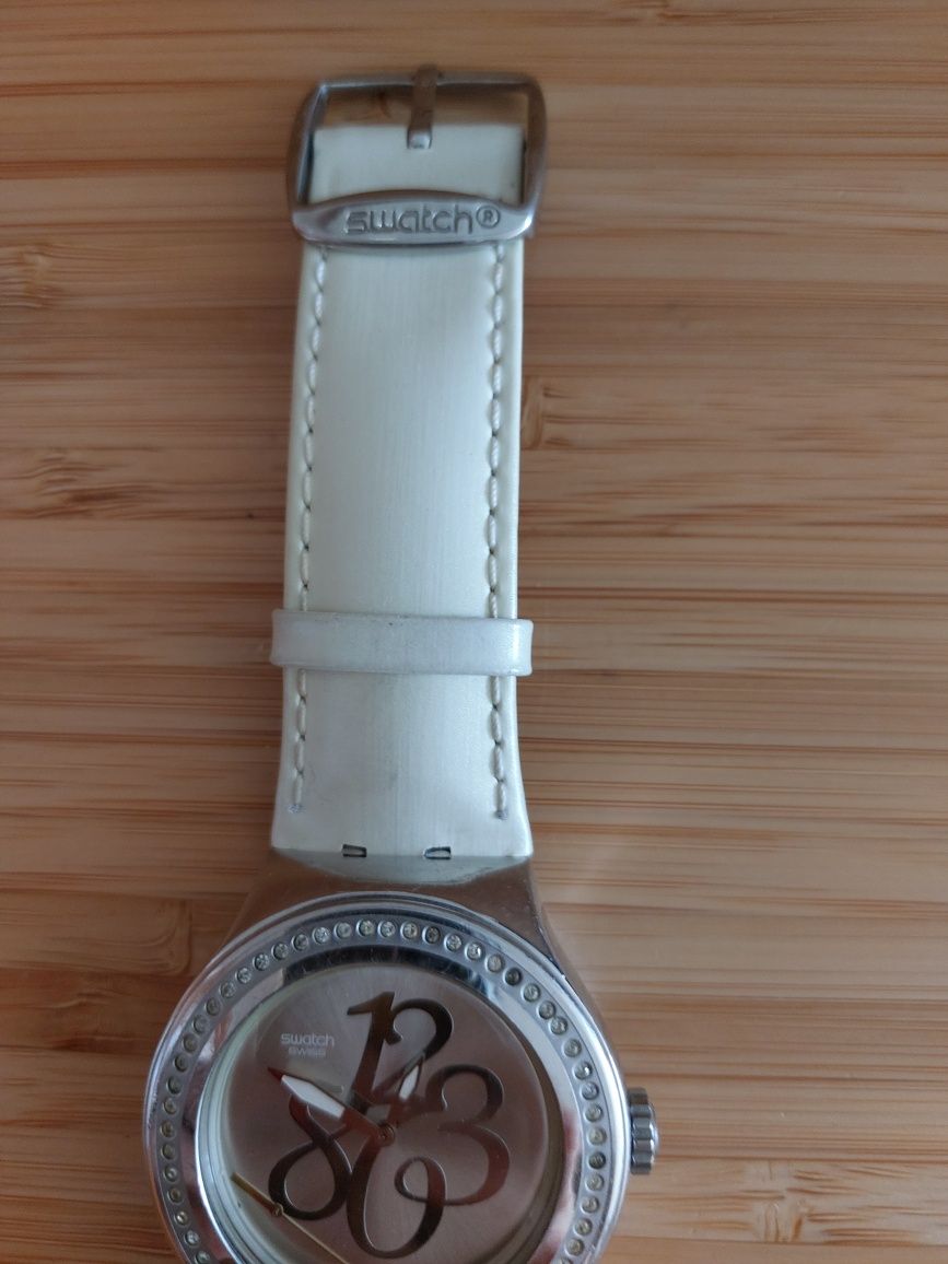 Relógios Swatch branco brilhantes