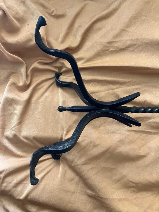 Кована підставка під квіти. Висота 85 см. Важка, надійна.