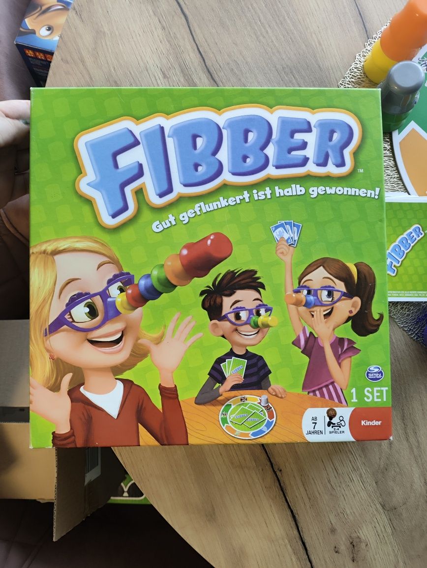 Fibber kłamczuch popularna gra towarzyska
