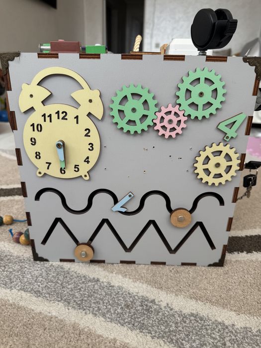 Бізікуб . Дитяча іграшка