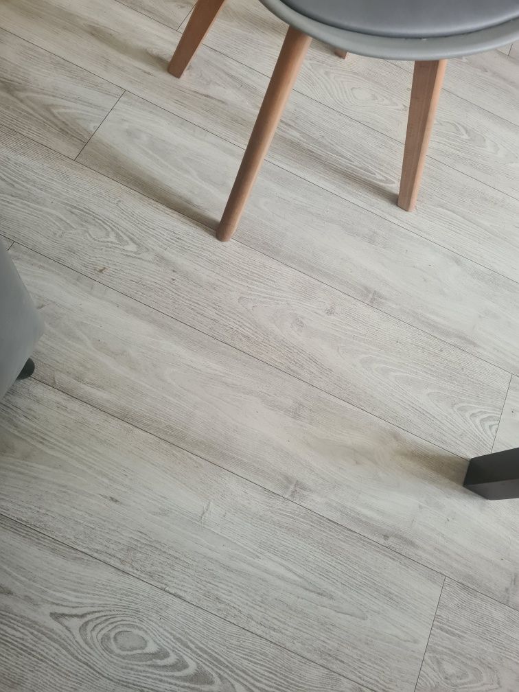 Krzesła 3 meble stoły