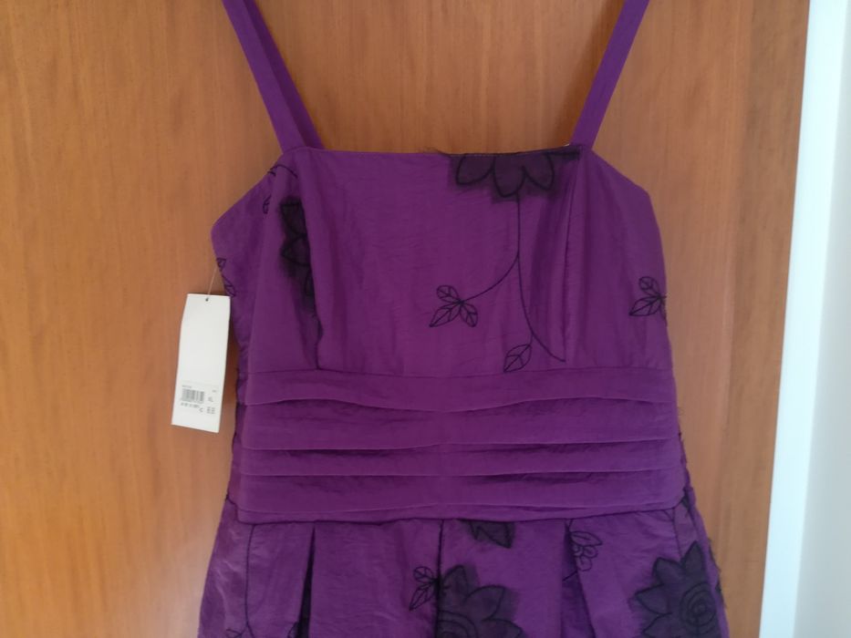 Vestido de cerimónia, novo.