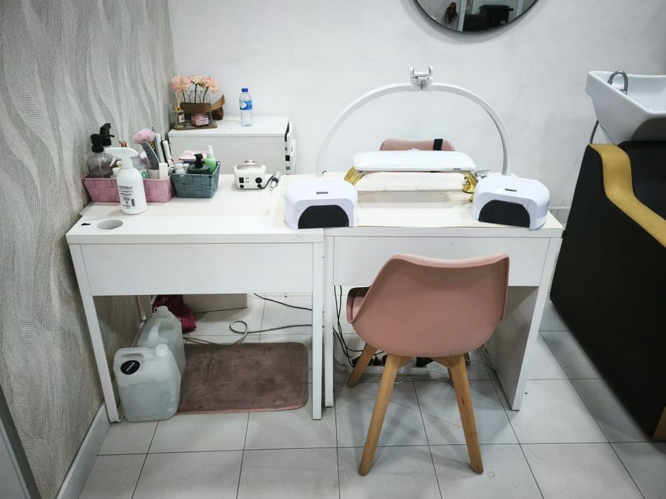 2 Mesas nail  pode adaptar ou vendo separado