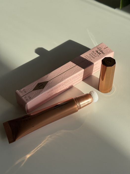 Charlotte Tilbury Beauty Light Wand – rozświetlacz w płynie