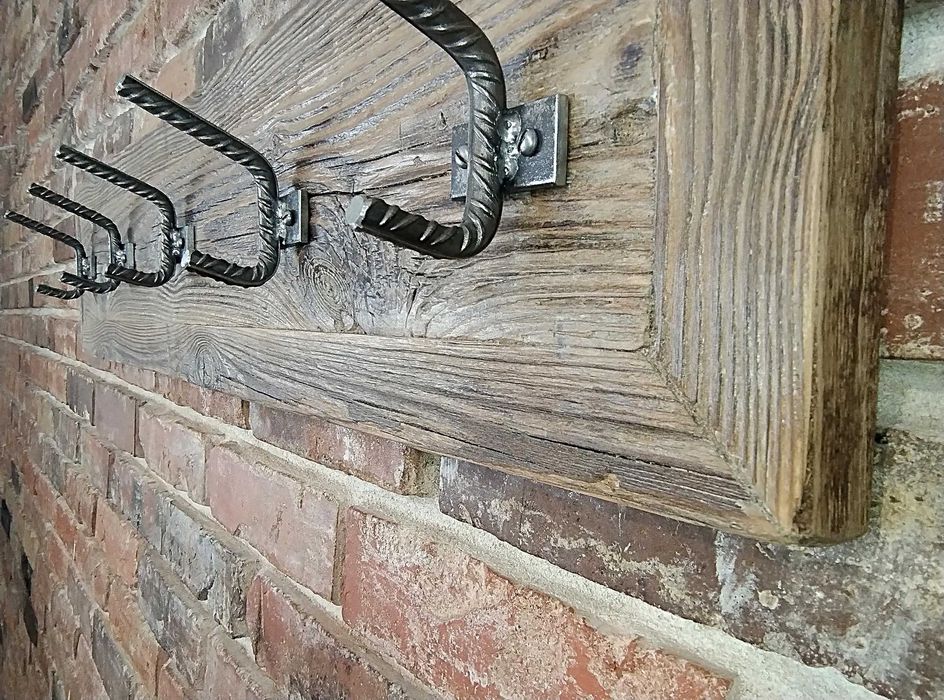 Wieszak industrialny z drewna i metalu – darmowa dostawa