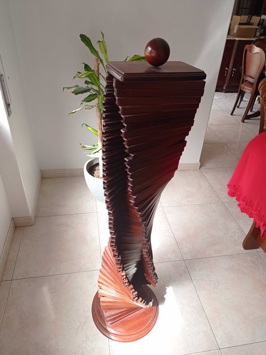 Lindo móvel porta CD. Peça única.