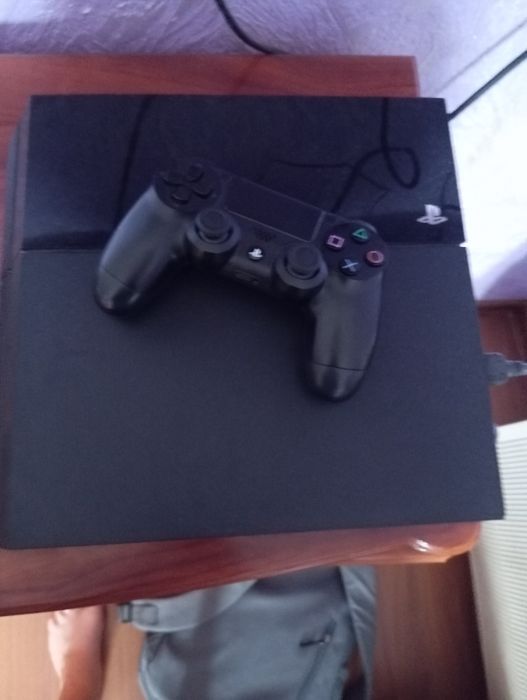 Продам Ps4 в хорошому стані
