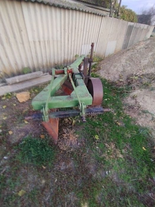 Продам плуг або обміняю на оприскувач