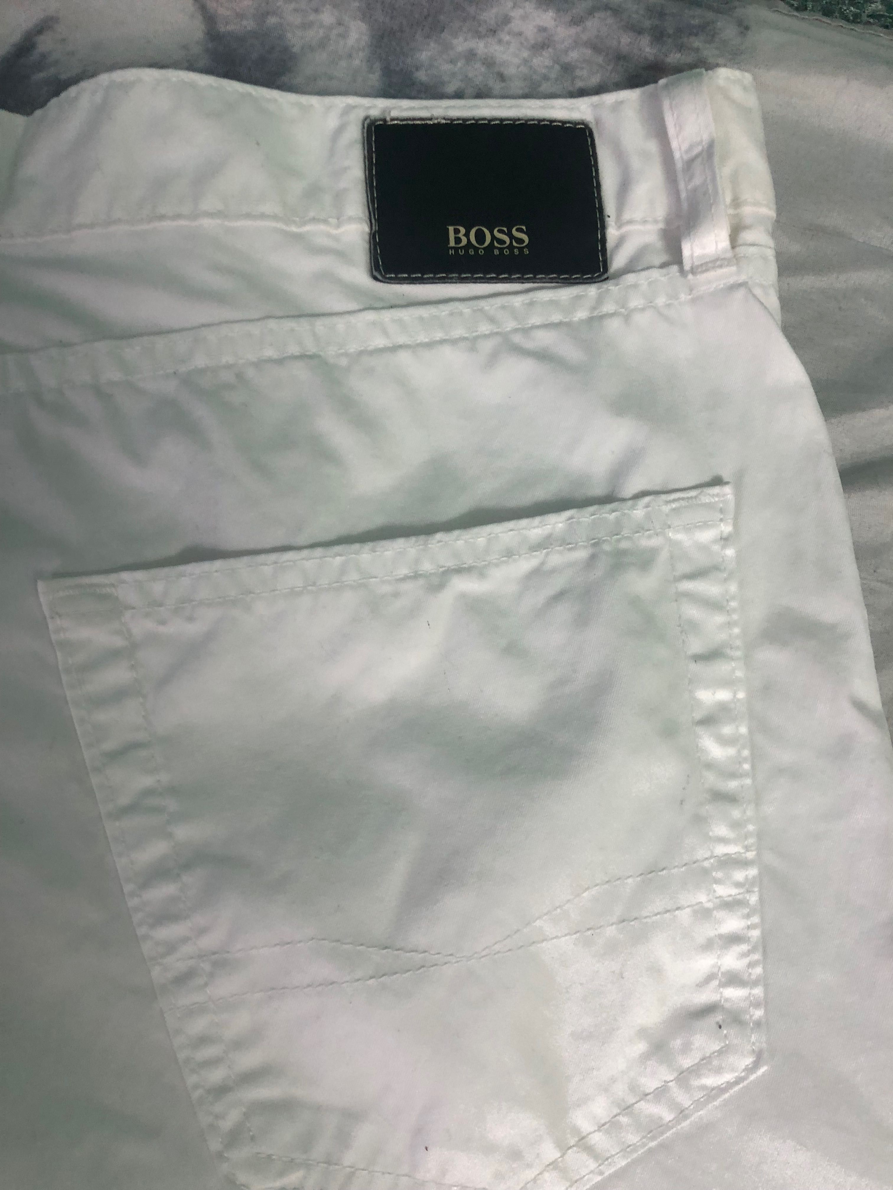 Продам белые джинсы Hugo Boss