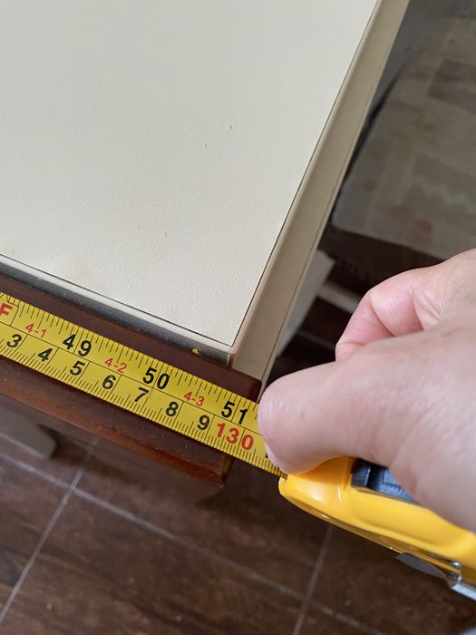 Кухонний стіл