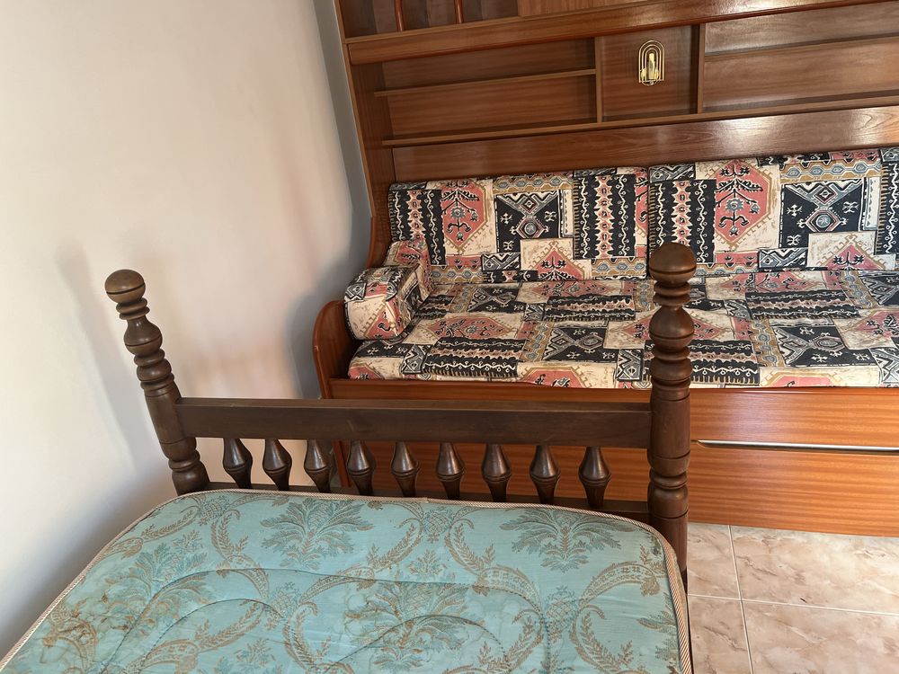 Cama solteiro antiga