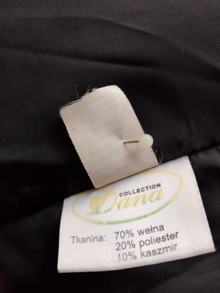 Płaszcz zimowy damski 70 % wełny roz 46.