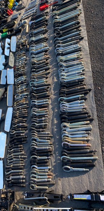 Буксировочний крюк Домкрат Автокомпресор Bmw Mercedes Audi Honda VW