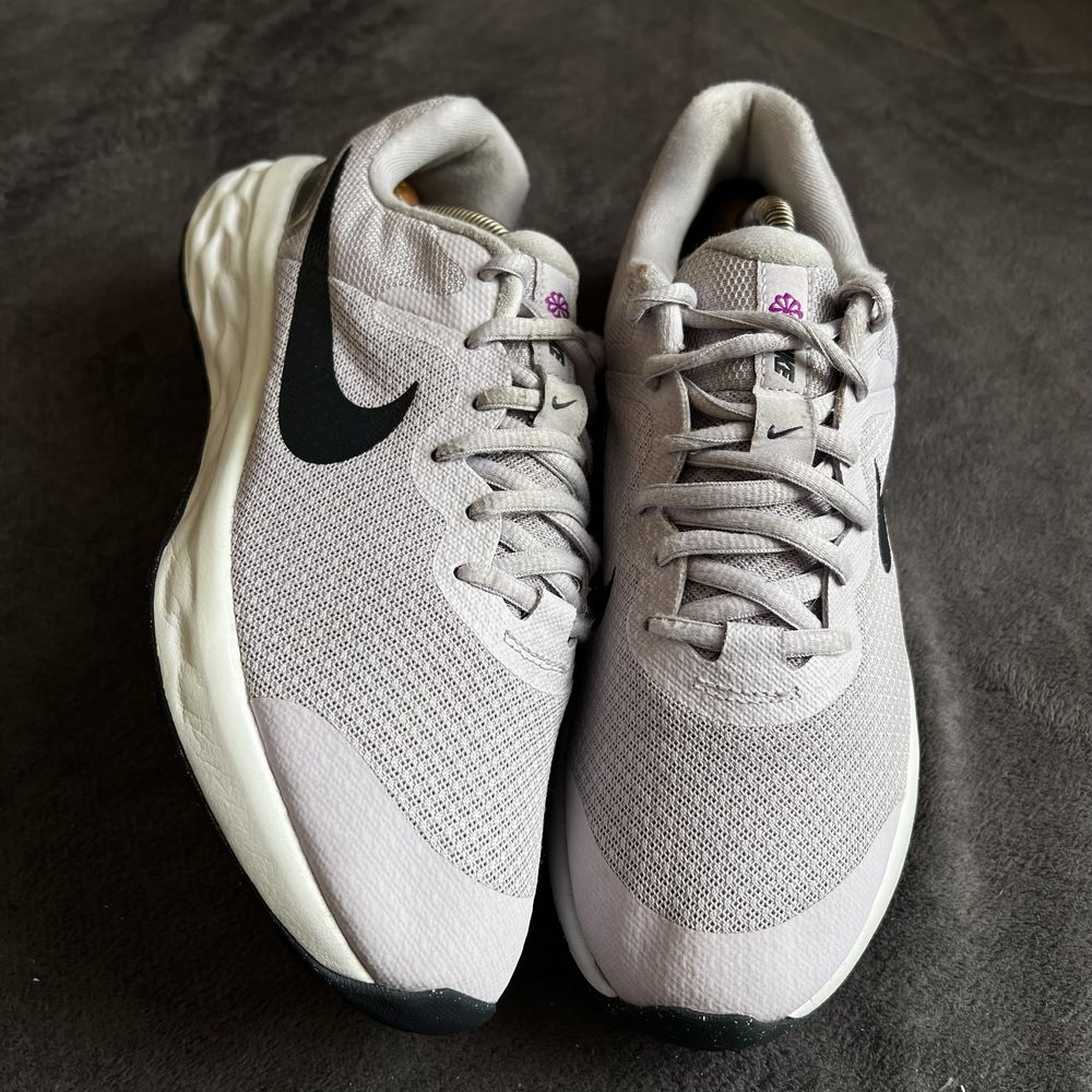 Жіночі кросівки Nike running. P. 38,5.