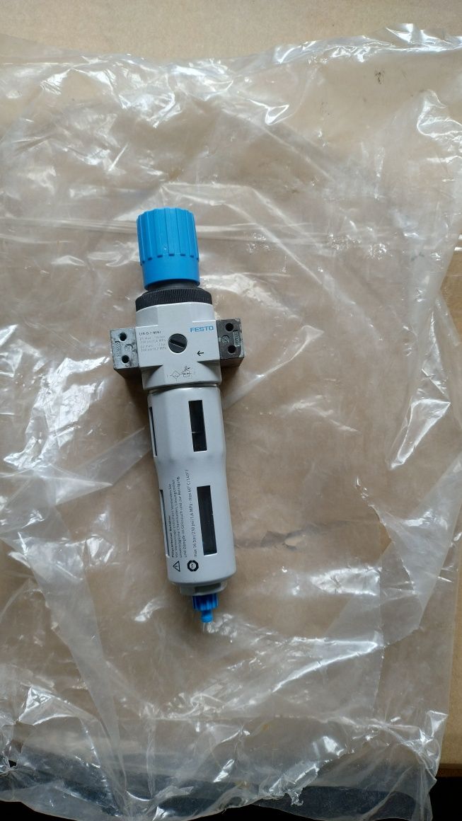 FESTO LFR-D-7-MINI Filtr regulator ciśnienia NOWY
LFR-1/4-D-7-MINI