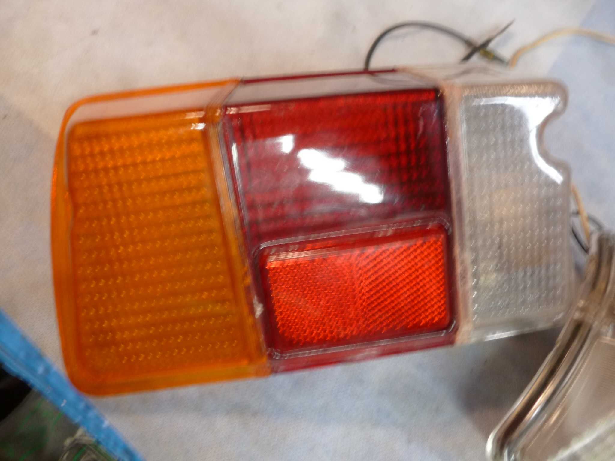 Fiat 126p ST Bambino klosze lamp tylnych z  oprawką wsteczny