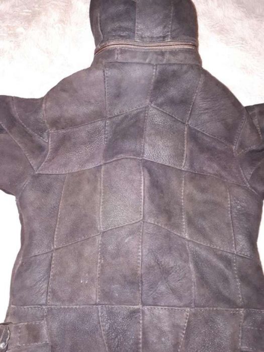 Дубленка натуральная на мальчика,в подарок шапка.