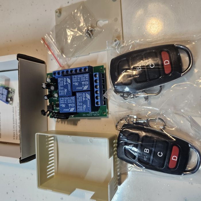 DieseRC Przełącznik zdalnego sterowania DC 12V 4CH 433Mhz