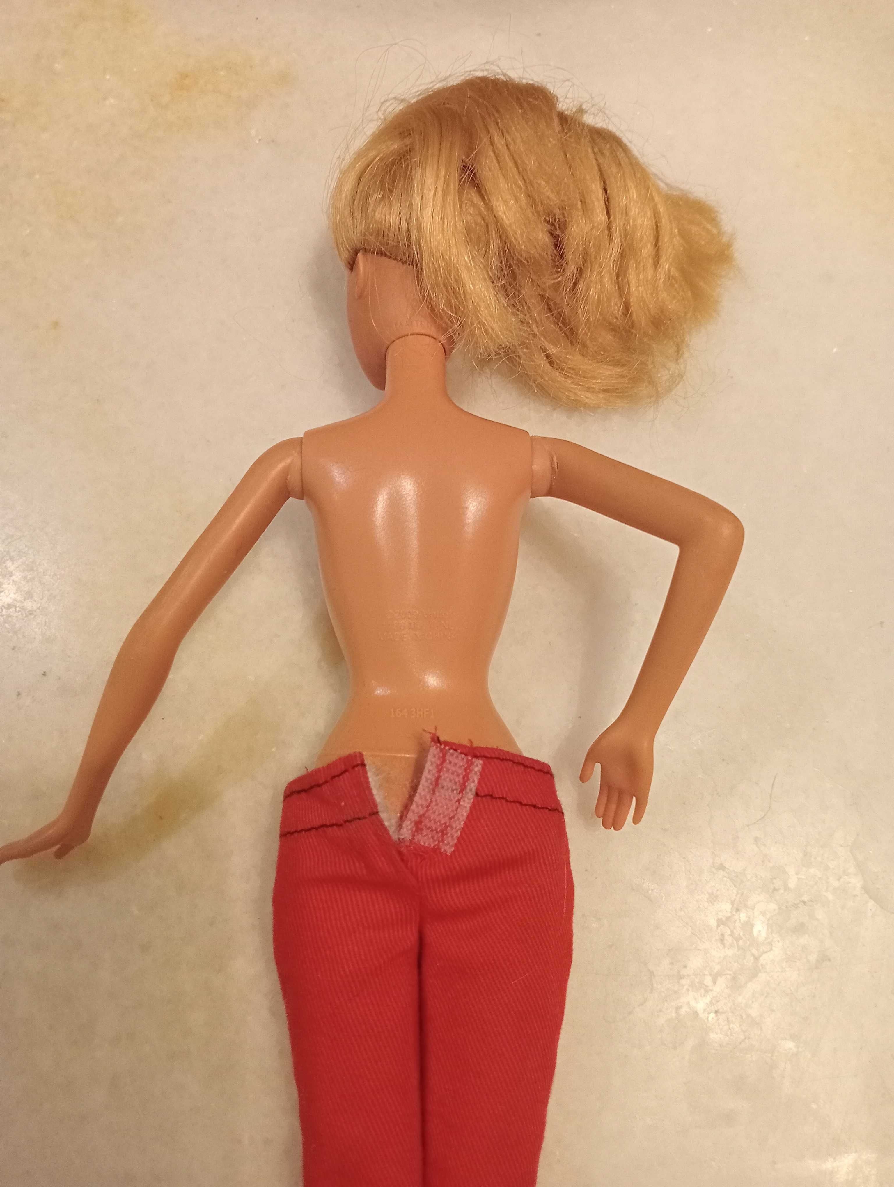 Barbie w czerwonych jeansach