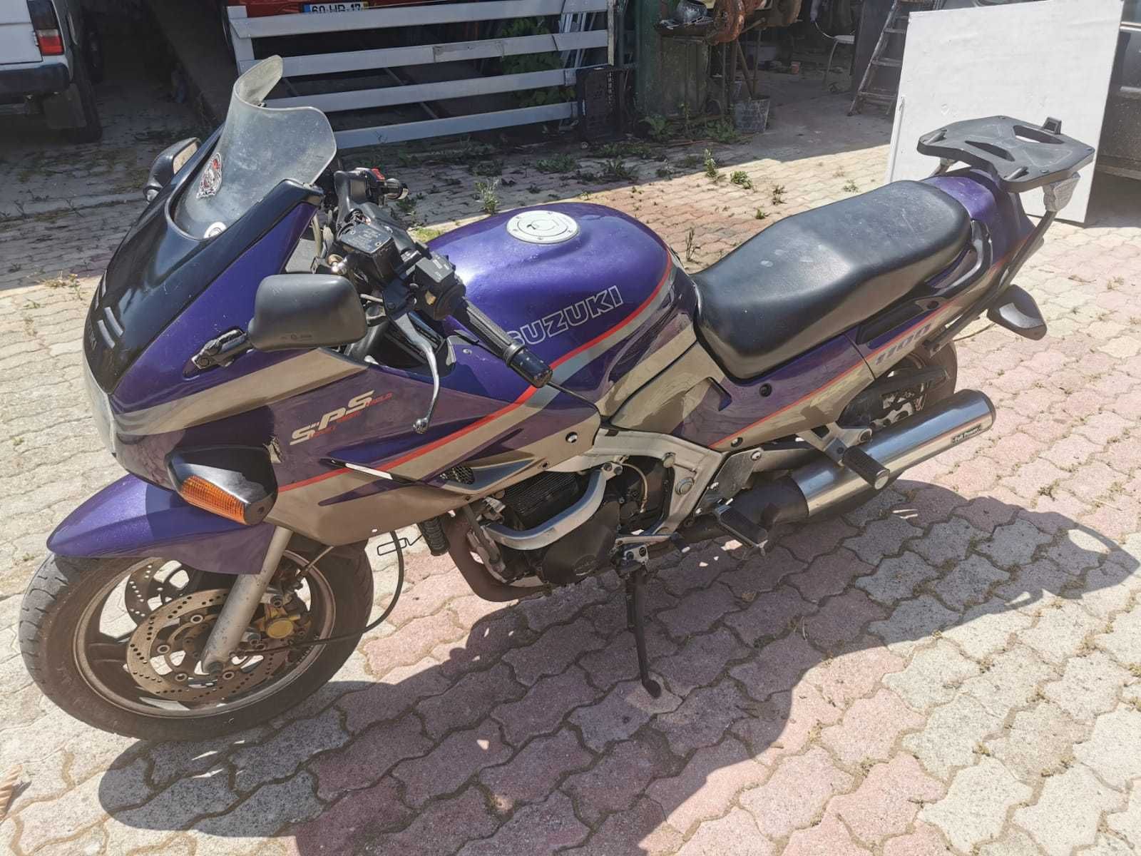 Suzuki GSX F 1100