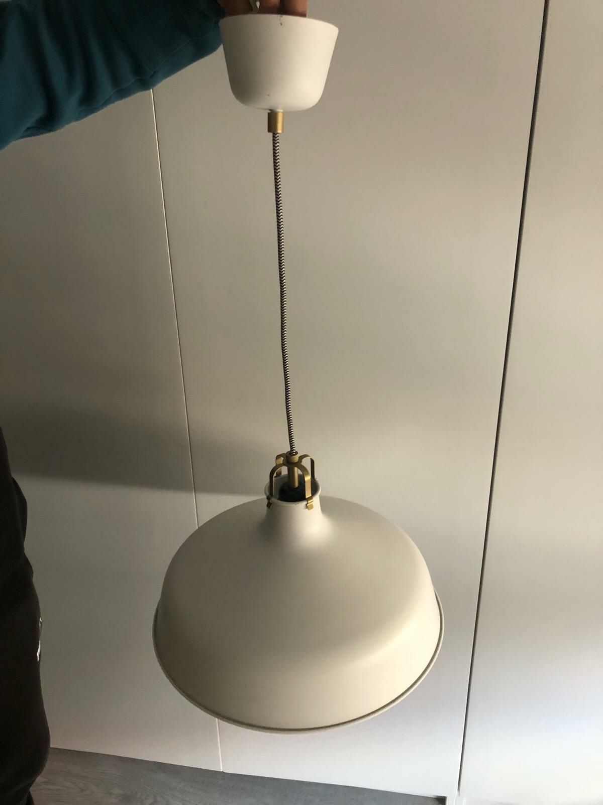 candeiro de teto nonovo ikea modelo Renarp com lampada de poupanca ene