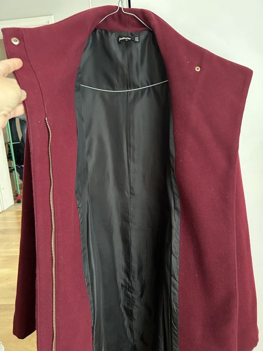 Bordowy płaszcz wiązany stradivarius 38