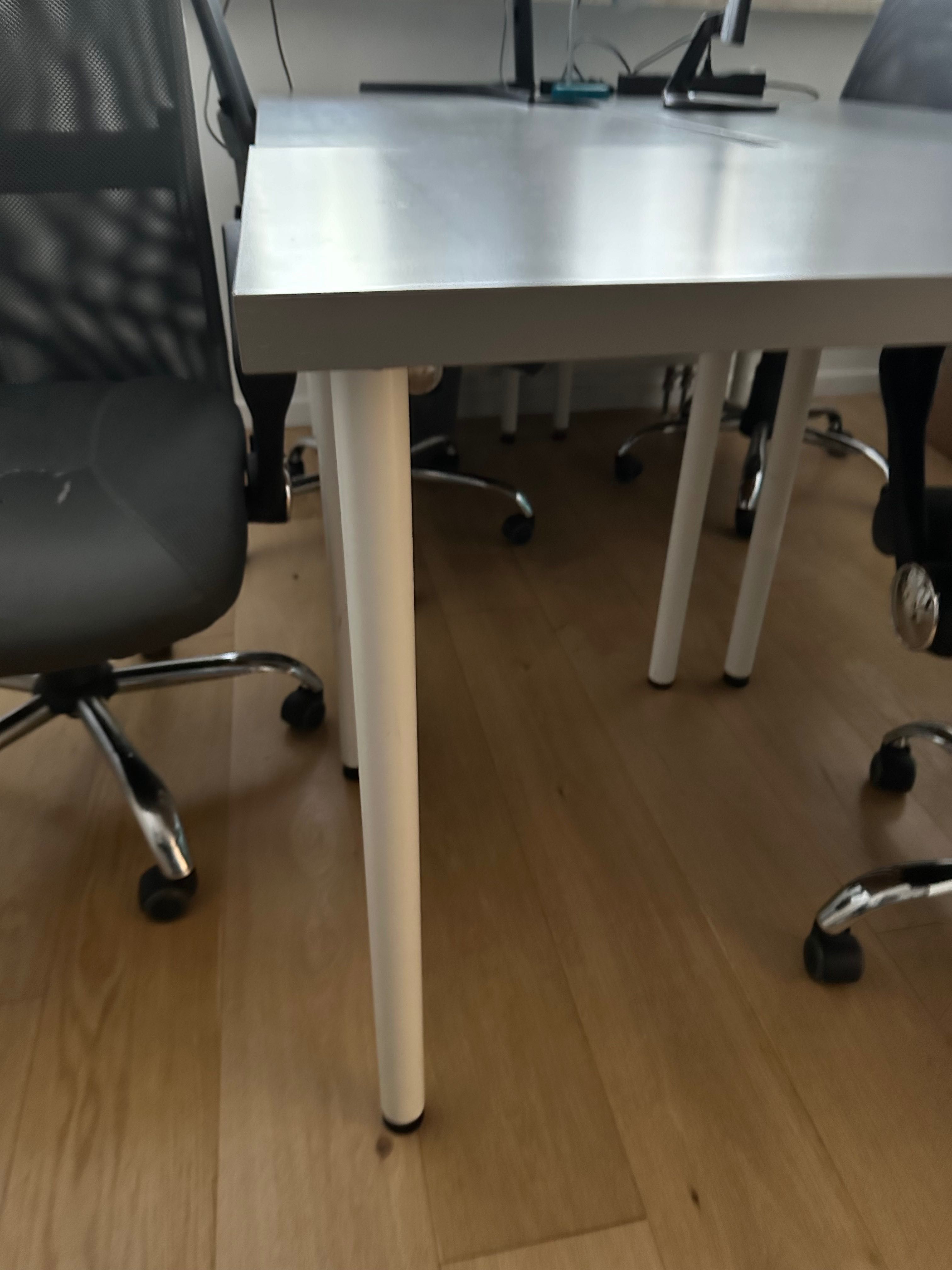 Meble biurowe -krzesło i biurko . 12 zestawów.  Używane -super stan.