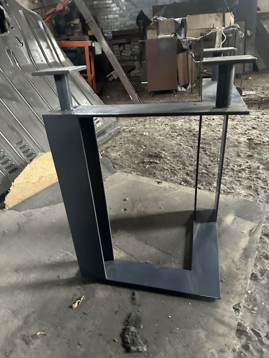 Жалізні опори  до столу