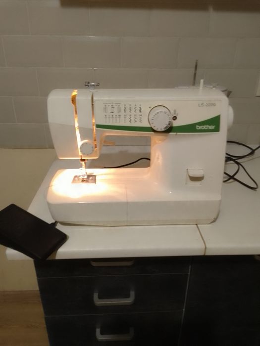 Продам швейную машинку  Brother