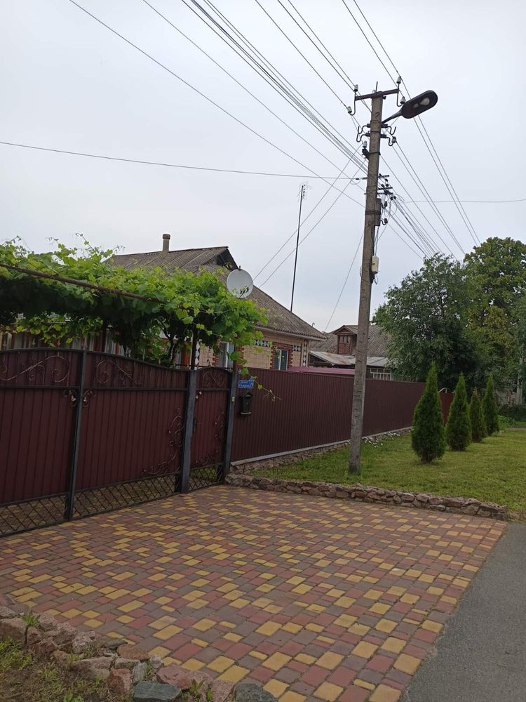 Будинок у Борзні — усе для життя: меблі, техніка, сад, город