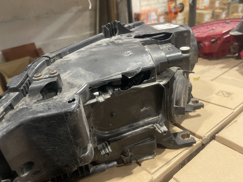 Фари передні audi a4 b8 2015 року