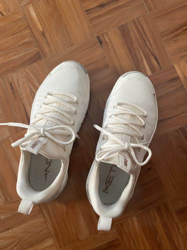 Nike metcon 6 bege NR 38