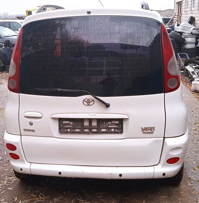 Klapa drzwi bagażnika z szybą Toyota Yaris Verso 2002 lak. 068